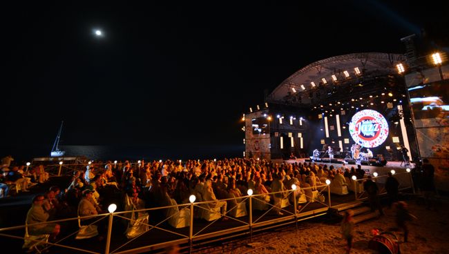 Зрители на Международном джазовом фестивале Koktebel Jazz Party. Архив Зрители на Международном джазовом фестивале Koktebel Jazz Party. Архив