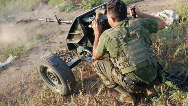 Боец 1-й Славянской бригады ополчения ДНР на позиции у линии соприкосновения с ВСУ. Архивное фото Боец 1-й Славянской бригады ополчения ДНР на позиции у линии соприкосновения с ВСУ. Архивное фото