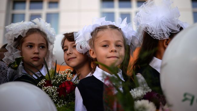 Начало учебного года в школах России. Архивное фото Начало учебного года в школах России. Архивное фото