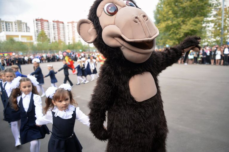 Торжественная линейка, посвященная Дню знаний, в школе №1048 города Москвы Торжественная линейка, посвященная Дню знаний, в школе №1048 города Москвы