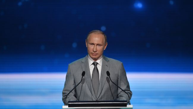 Президент РФ Владимир Путин выступает в День знаний перед школьниками Президент РФ Владимир Путин выступает в День знаний перед школьниками
