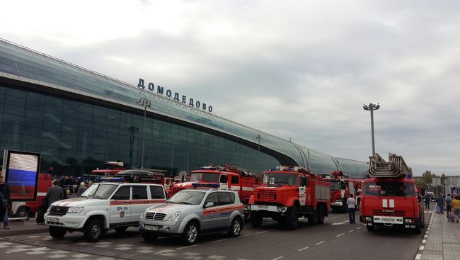 Пожарные машины у аэропорта Домодедово