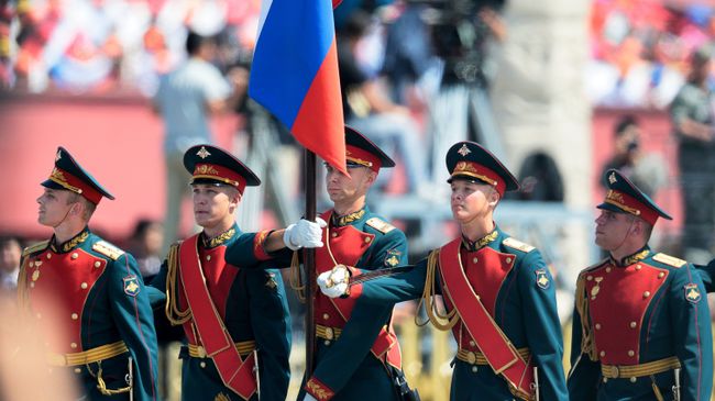 Российские военнослужащие 154-го отдельного комендантского Преображенского полка на военном параде по случаю 70-летия победы китайского народа в войне сопротивления с Японией и 70-летия окончания Второй мировой войны Российские военнослужащие 154-го отдельного комендантского Преображенского полка на военном параде по случаю 70-летия победы китайского народа в войне сопротивления с Японией и 70-летия окончания Второй мировой войны