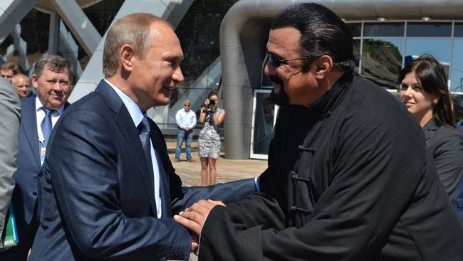 Президент России Владимир Путин и американский актер Стивер Сигал. Архивное фото Президент России Владимир Путин и американский актер Стивер Сигал. Архивное фото