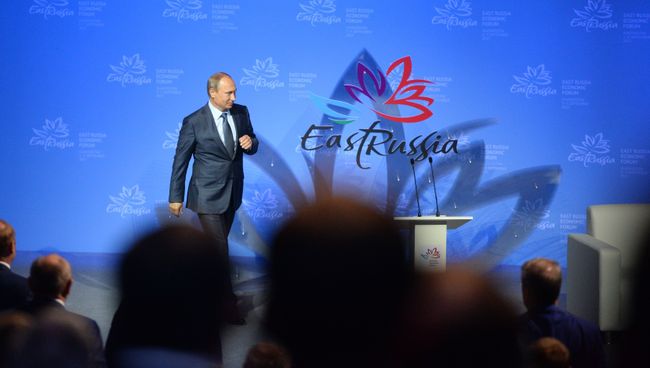 Президент РФ В.Путин принимает участие в работе первого Восточного экономического форума