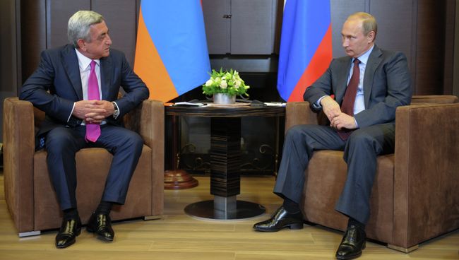 Президент РФ Владимир Путин и президент Армении Серж Саргсян. Архив