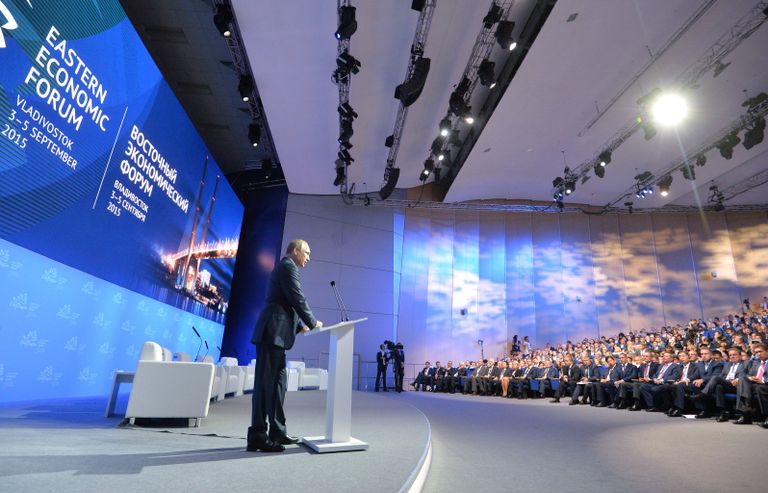 Владимир Путин выступает на торжественном открытии первого Восточного экономического форума Владимир Путин выступает на торжественном открытии первого Восточного экономического форума