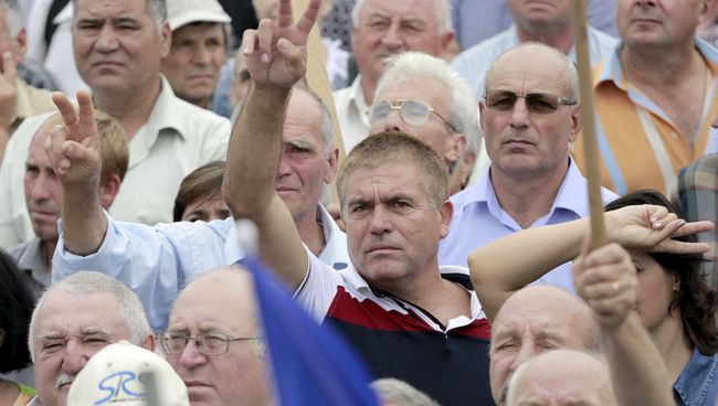 Участники антиправительственного митинга, организованного гражданской платформой Достоинство и правда, в Кишиневе, Молдавия Участники антиправительственного митинга, организованного гражданской платформой Достоинство и правда, в Кишиневе, Молдавия