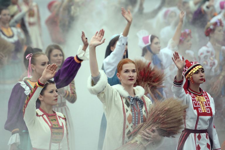 Участники театрализованного представления во время церемонии открытия Дня города Москвы на Красной площади Участники театрализованного представления во время церемонии открытия Дня города Москвы на Красной площади