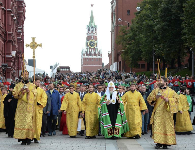 Патриарх Кирилл возглавил крестный ход в честь святителя Петра Патриарх Кирилл возглавил крестный ход в честь святителя Петра