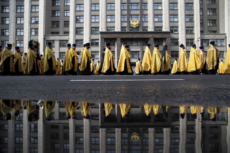 Крестный ход по исторической Петровской дороге от московского Кремля к древнему Высоко-Петровскому монастырю Крестный ход по исторической Петровской дороге от московского Кремля к древнему Высоко-Петровскому монастырю
