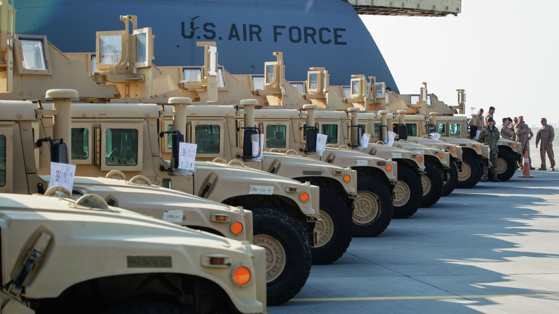 Американские бронированные автомобили Humvee Американские бронированные автомобили Humvee - РИА Новости, 1920, 13.04.2022