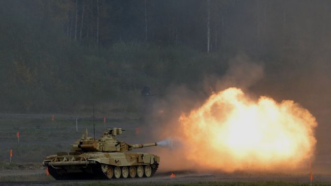 Танк Т-90А во время демонстрационных стрельб. Архивное фото Танк Т-90А во время демонстрационных стрельб. Архивное фото