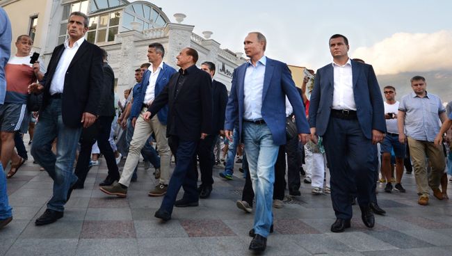Президент России Владимир Путин и бывший премьер Италии Сильвио Берлускони. Архивное фото