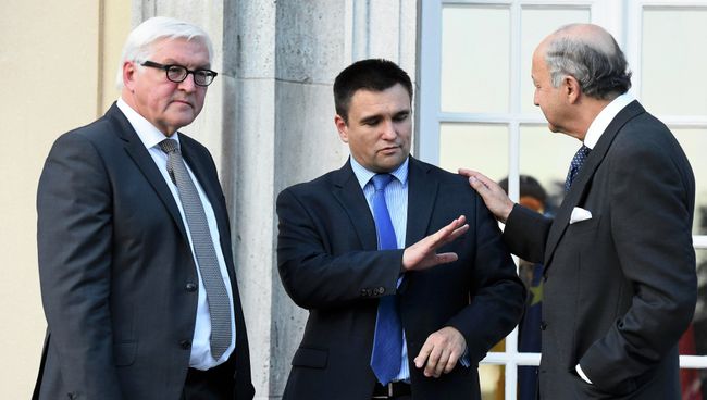 Главы МИД Германии (Франк-Вальтер Штайнмайер), Украины (Павел Климкин) и Франции ( Лоран Фабиус) Главы МИД Германии (Франк-Вальтер Штайнмайер), Украины (Павел Климкин) и Франции ( Лоран Фабиус)