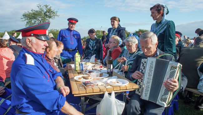 Участники 5-го международного фестиваля Казачья станица Москва. Архивное фото Участники 5-го международного фестиваля Казачья станица Москва. Архивное фото