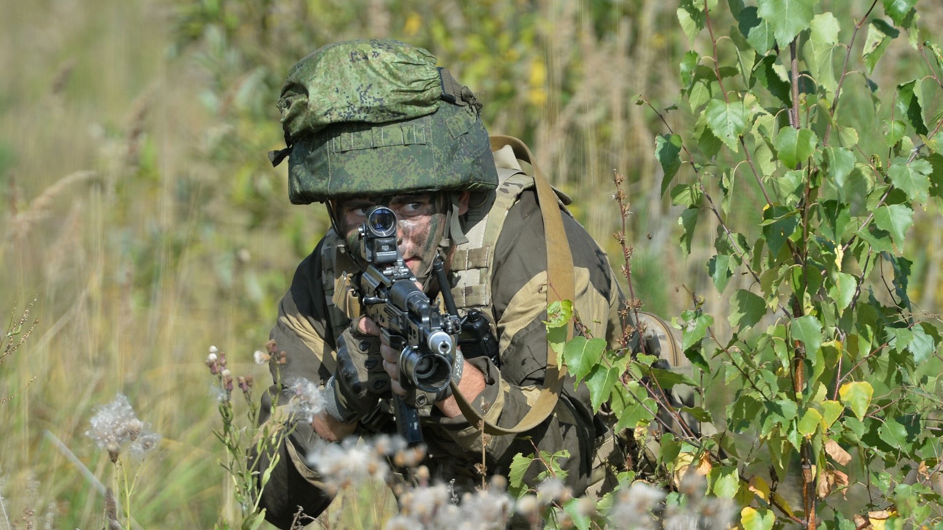 Военнослужащий на стратегических командных учениях Центрального военного округа Центр-2015 на Чебаркульском военном полигоне в Челябинской области Военнослужащий на стратегических командных учениях Центрального военного округа Центр-2015 на Чебаркульском военном полигоне в Челябинской области - РИА Новости, 1920, 13.04.2021