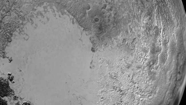 Изображение Плутона, полученное зондом New Horizons