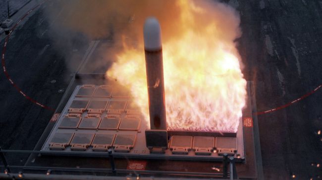 Запуск ракеты Томагавк из установки Mark 41 Запуск ракеты Томагавк из установки Mark 41