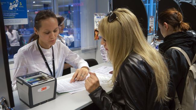 Демонстрация процедуры снятия биометрических данных в визовом центре Санкт-Петербурга Демонстрация процедуры снятия биометрических данных в визовом центре Санкт-Петербурга