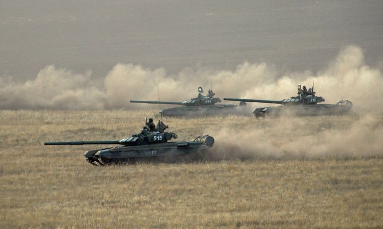Танки вооруженных сил России на Донгузском полигоне в Оренбургской области Танки вооруженных сил России на Донгузском полигоне в Оренбургской области