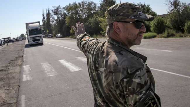 Активисты заблокировали автодорогу на границе Украины и Крыма. 20 сентября 2015 Активисты заблокировали автодорогу на границе Украины и Крыма. 20 сентября 2015