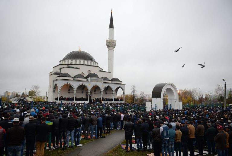 Празднование Курбан-Байрама в мечети имени Имама Исмаила Аль-Бухари в городе Верхняя Пышма Свердловской области Празднование Курбан-Байрама в мечети имени Имама Исмаила Аль-Бухари в городе Верхняя Пышма Свердловской области