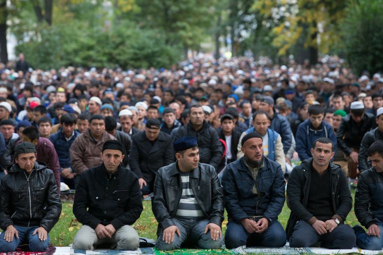 Мусульмане во время праздника Курбан-Байрам в Санкт-Петербурге Мусульмане во время праздника Курбан-Байрам в Санкт-Петербурге