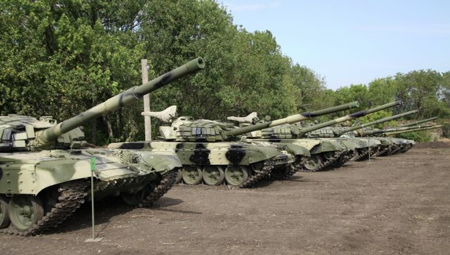 На полигоне “Торез” в Донецкой области во время подготовки к соревнованиям танковых экипажей боевых машин ополчения ДНР. 24 сентября 2015 На полигоне “Торез” в Донецкой области во время подготовки к соревнованиям танковых экипажей боевых машин ополчения ДНР. 24 сентября 2015