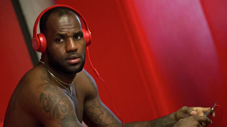 Американский баскетболист Леброн Джеймс Американский баскетболист Леброн Джеймс