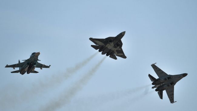 Самолеты Су-34, Т-50 и Су-35 С. Архивное фото Самолеты Су-34, Т-50 и Су-35 С. Архивное фото