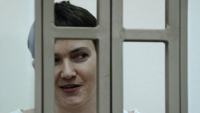 Украинская летчица Надежда Савченко на очередном заседании Донецкого городского суда Ростовской области. Архивное фото Украинская летчица Надежда Савченко на очередном заседании Донецкого городского суда Ростовской области. Архивное фото