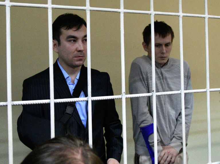 Россияне Евгений Ерофеев (слева) и Александр Александров, задержанные на Украине в мае 2015 года, на заседании Голосеевского районного суда Киева Россияне Евгений Ерофеев (слева) и Александр Александров, задержанные на Украине в мае 2015 года, на заседании Голосеевского районного суда Киева
