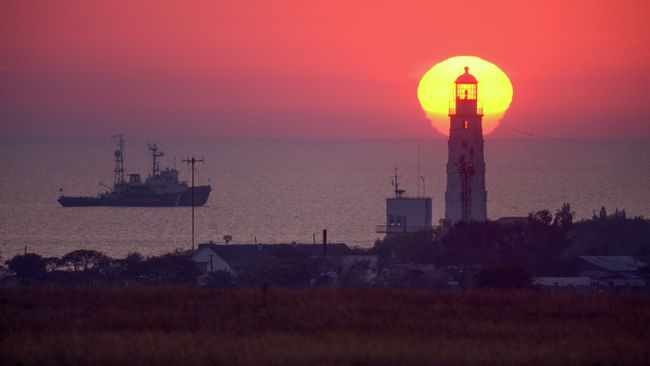 Маяк на западной оконечности Крыма. Архивное фото Маяк на западной оконечности Крыма. Архивное фото