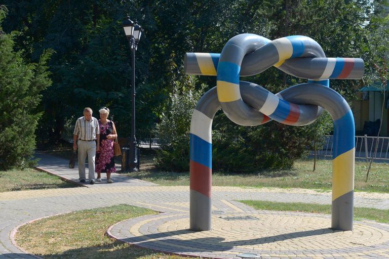 Памятник российско-украинской дружбе в Керчи Памятник российско-украинской дружбе в Керчи