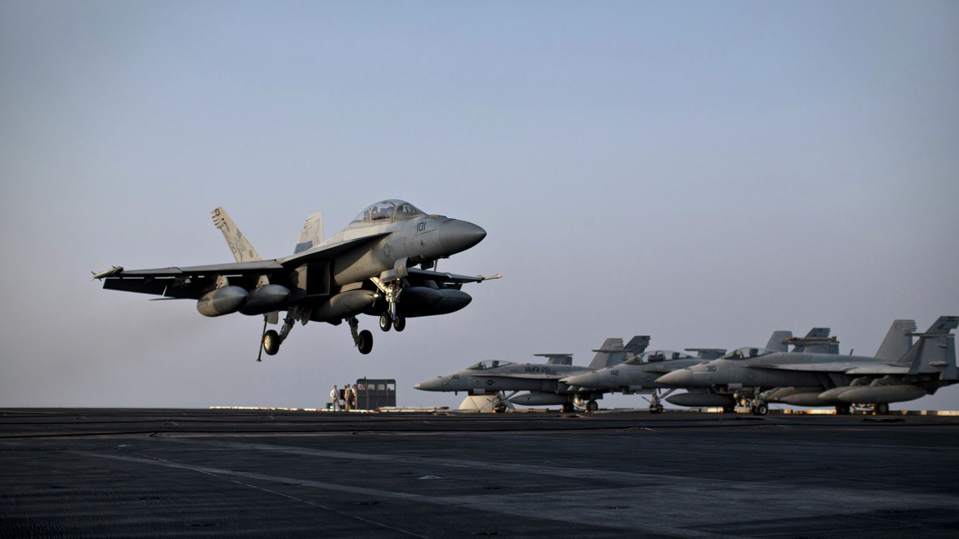 F/A-18E Супер Хорнет совершает взлет с авианосца USS Theodore Roosevelt F/A-18E Супер Хорнет совершает взлет с авианосца USS Theodore Roosevelt - РИА Новости, 1920, 01.02.2024