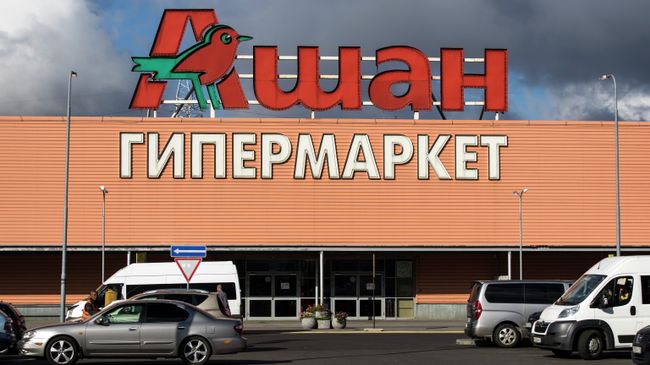 Вход в гипермаркет Ашан на Калужском шоссе. Архивное фото Вход в гипермаркет Ашан на Калужском шоссе. Архивное фото
