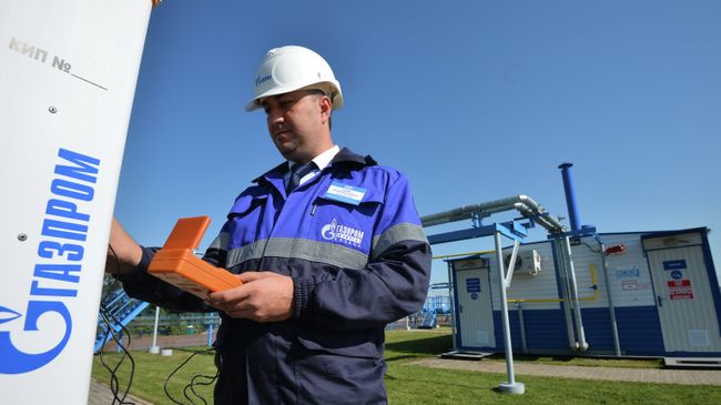 Замер защитного потенциала на автоматической газораспределительной станции. архивное фото