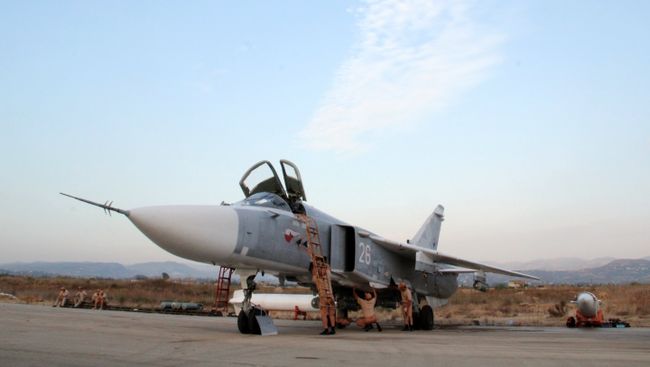 Российская боевая авиация на аэродроме около Латакии Российская боевая авиация на аэродроме около Латакии