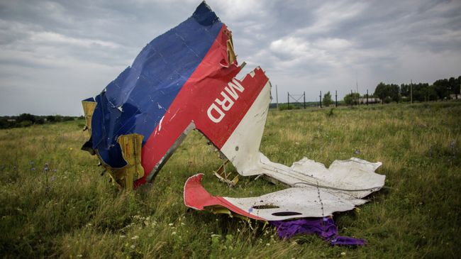 Обломки лайнера Boeing 777 Малайзийских авиалиний. Архивное фото