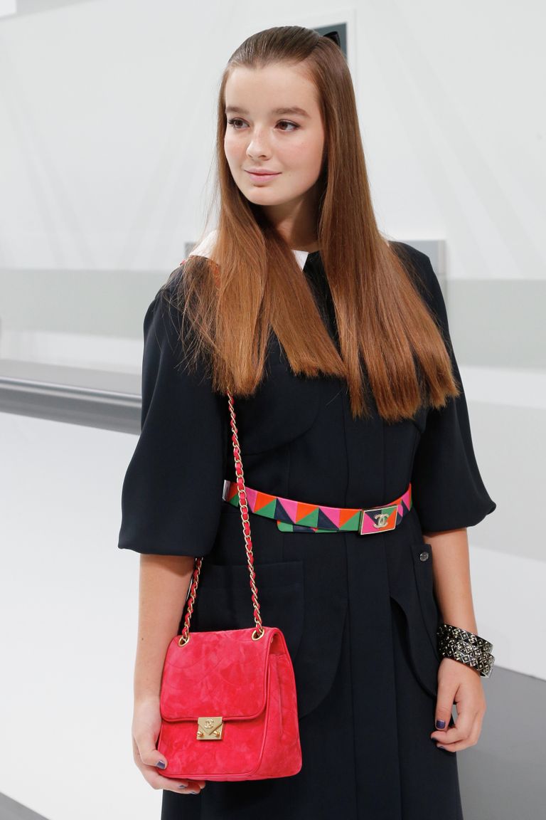 Александра Стриженова на показе коллекции весна/лето 2016 модного дома Chanel Александра Стриженова на показе коллекции весна/лето 2016 модного дома Chanel