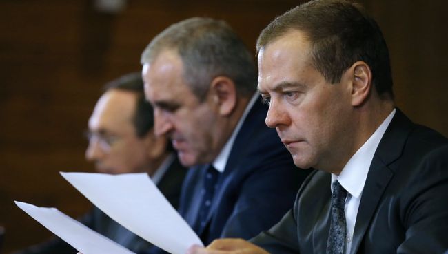 Премьер-министр РФ Д.Медведев встретился с руководством партии Единая Россия Премьер-министр РФ Д.Медведев встретился с руководством партии Единая Россия