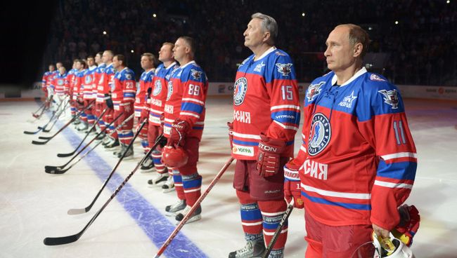 Президент РФ В. Путин принимает участие в хоккейном матче чемпионов НХЛ и Правления и почетных гостей НХЛ Президент РФ В. Путин принимает участие в хоккейном матче чемпионов НХЛ и Правления и почетных гостей НХЛ