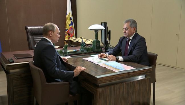 Шойгу доложил Путину об ударах российских кораблей по позициям ИГ в Сирии