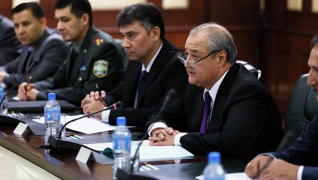 Министр иностранных дел Республики Узбекистан Абдулазиз Камилов во время встречи с заместителем министра обороны РФ Анатолием Антоновым