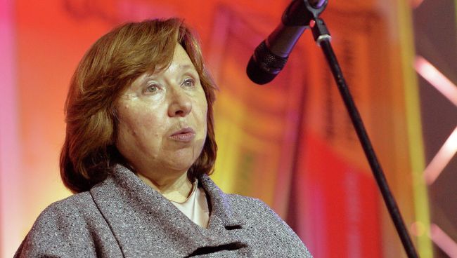 Писательница Светлана Алексиевич на церемонии объявления лауреатов Национальной литературной премии Большая книга в Доме Пашкова в Москве. Архив Писательница Светлана Алексиевич на церемонии объявления лауреатов Национальной литературной премии Большая книга в Доме Пашкова в Москве. Архив