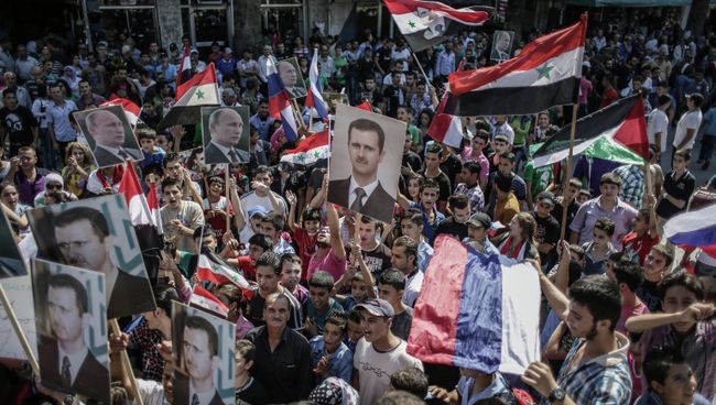 Участники митинга в поддержку президента Сирии Башара Асада и президента России Владимира Путин в Латакии. Архивное фото Участники митинга в поддержку президента Сирии Башара Асада и президента России Владимира Путин в Латакии. Архивное фото