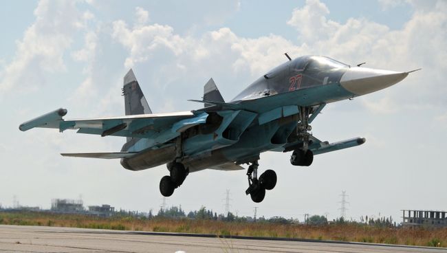 Российский истребитель-бомбардировщик Су-34 в Сирии. Архивное фото