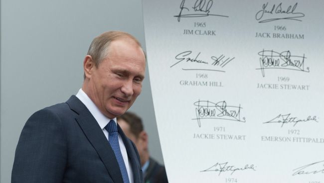 Президент России Владимир Путин на Гран-при России гонок Формула-1 в Сочи Президент России Владимир Путин на Гран-при России гонок Формула-1 в Сочи