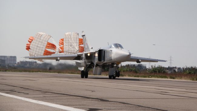 Российская боевая авиация на авиабазе Хмеймим в Сирии Российская боевая авиация на авиабазе Хмеймим в Сирии